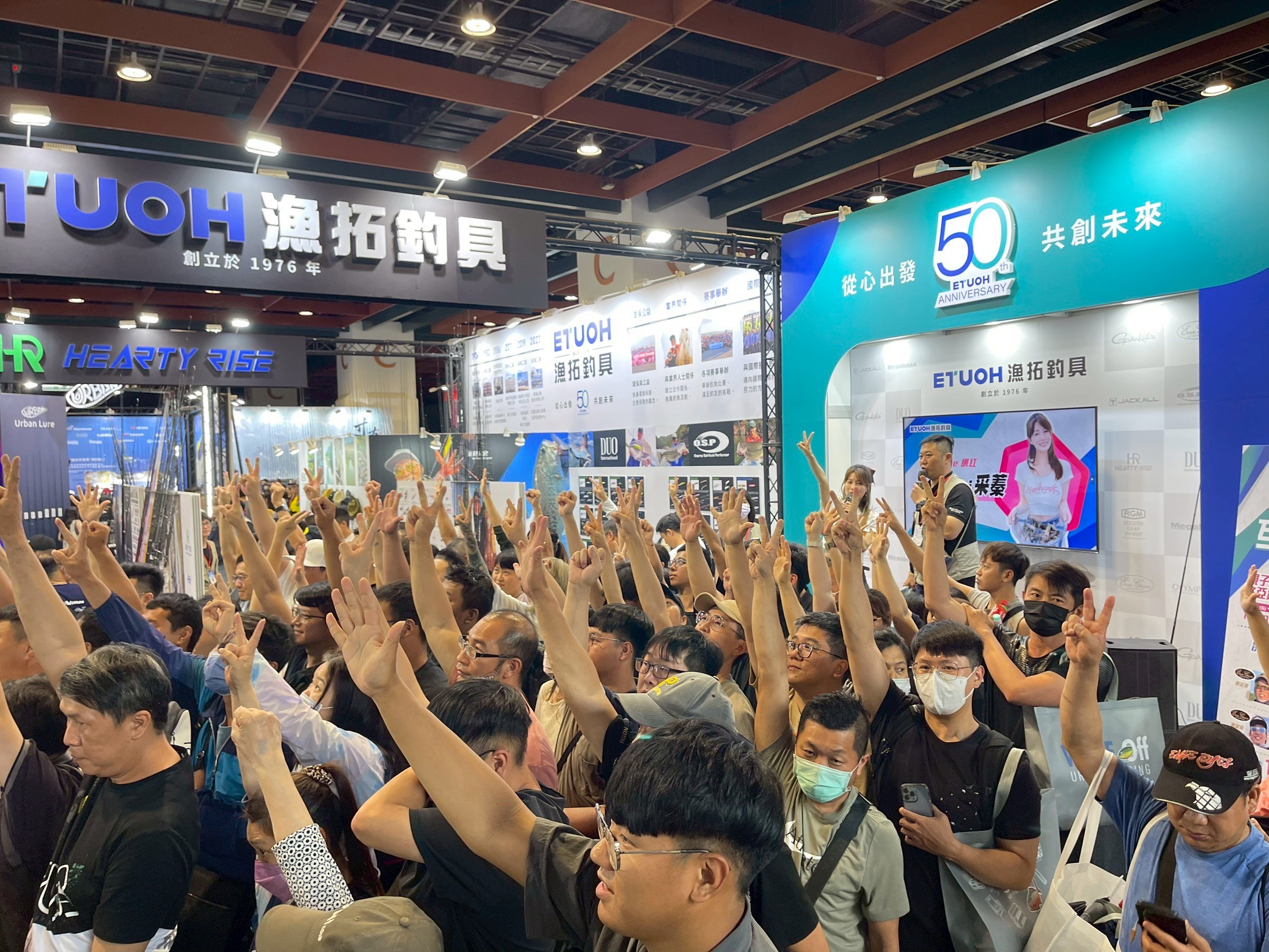 LINE_ALBUM_2025516_250520_211